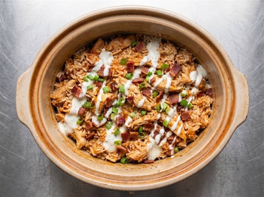 Buffalo Chicken Bacon Ranch Rice Bowls with shredded chicken, bacon and rice